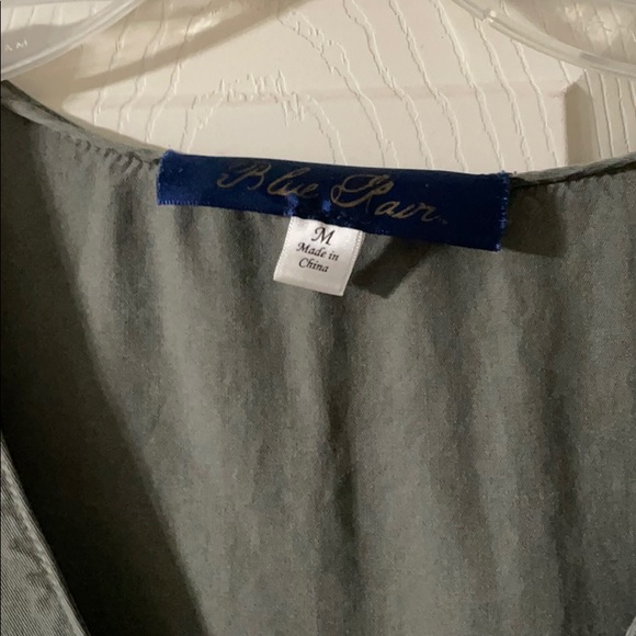 Cute olive green peplum top - Picture 3 of 3